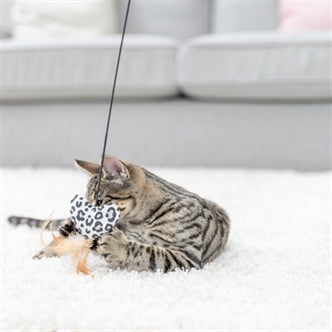 TRIXIE KATTENHENGEL HART HOUT / KATOEN MET KATTENKRUID / CATNIP 50 CM
